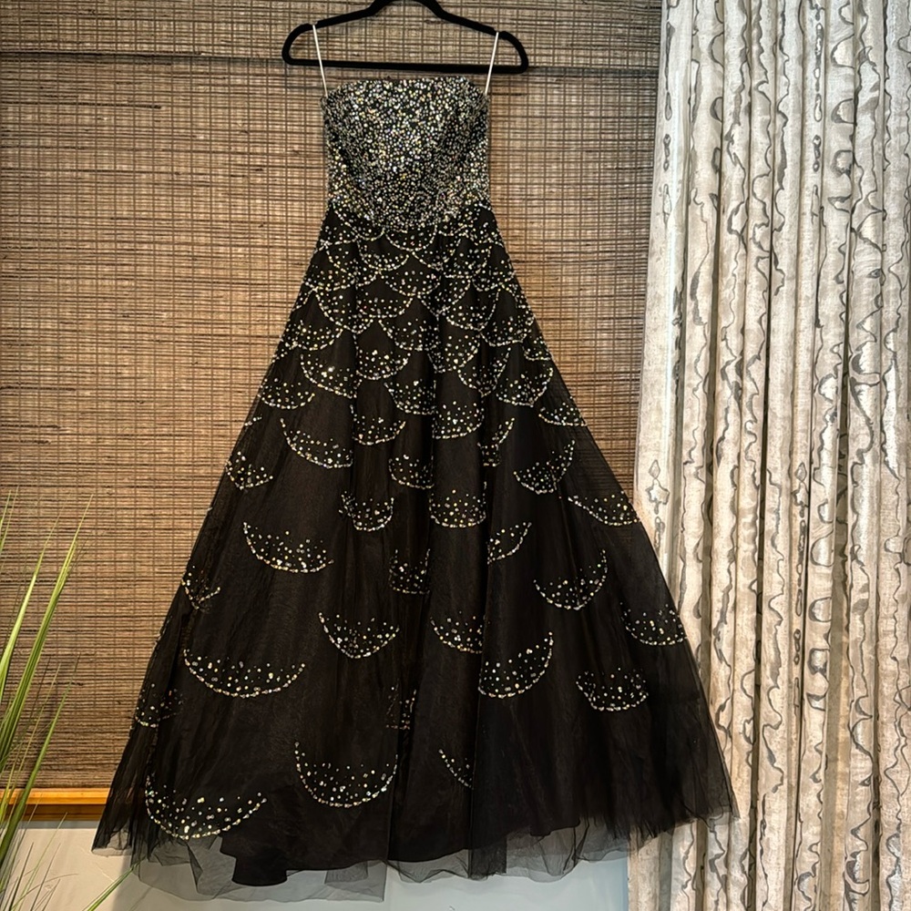 Designed for Legends of Roswell Beaded Tulle Ball Gown Size 6